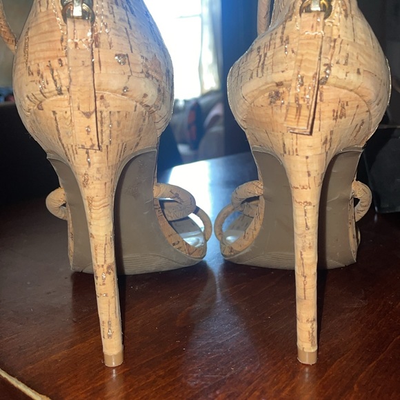 BEBE Frenkey Heels 8 Bamboo - Picture 3 of 4
